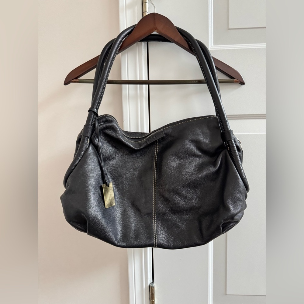 VK - Elegant Black Leather Handbag